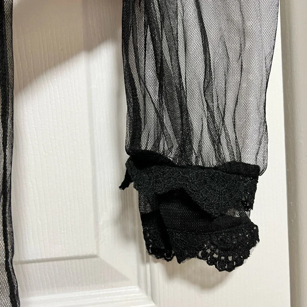 Lace Top Size Small - Picture 4 of 7